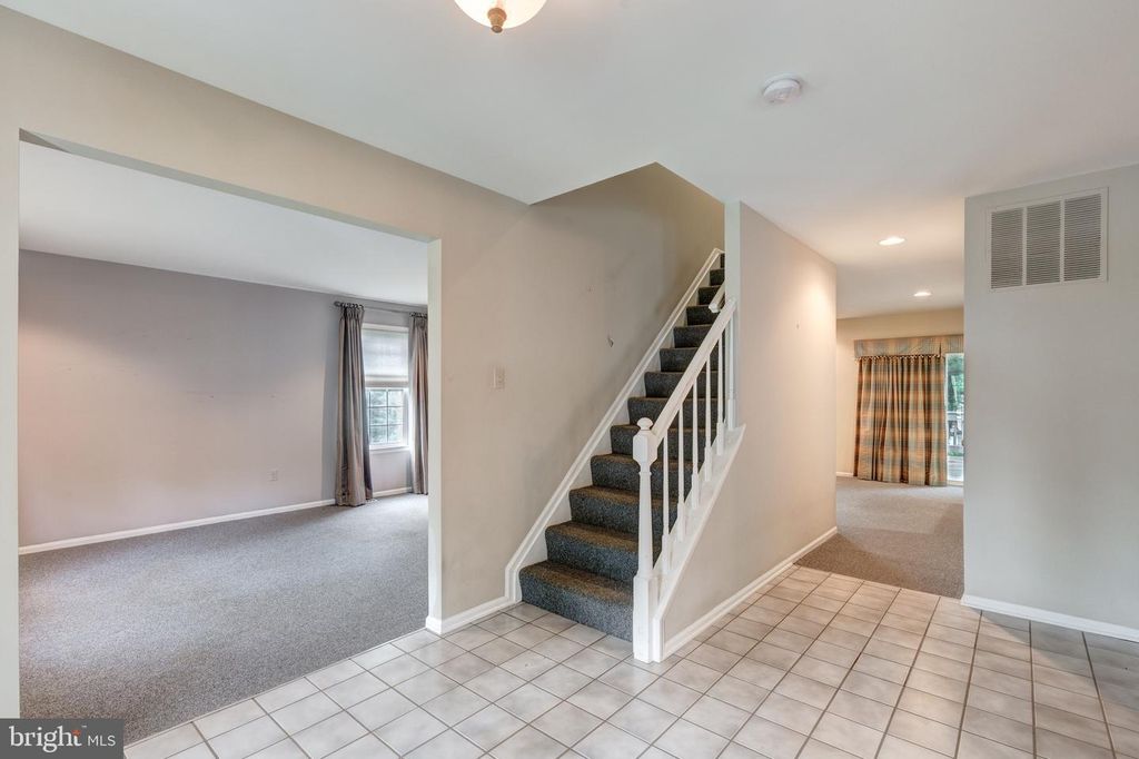 Image 4 of property listing at 17 GOLDEN GRASS CT, Owings Mills, MD 21117