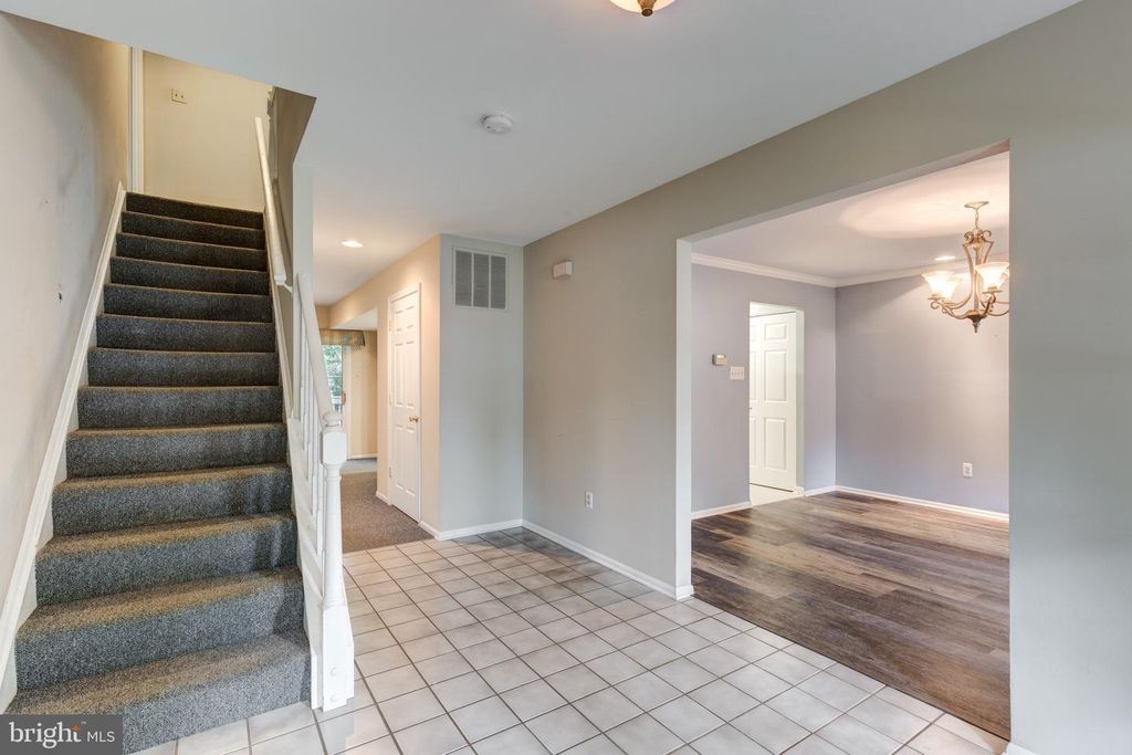 Image 5 of property listing at 17 GOLDEN GRASS CT, Owings Mills, MD 21117