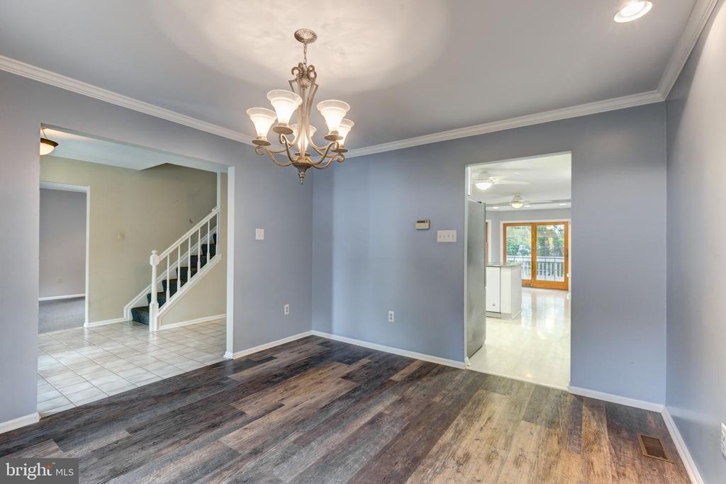 Image 6 of property listing at 17 GOLDEN GRASS CT, Owings Mills, MD 21117