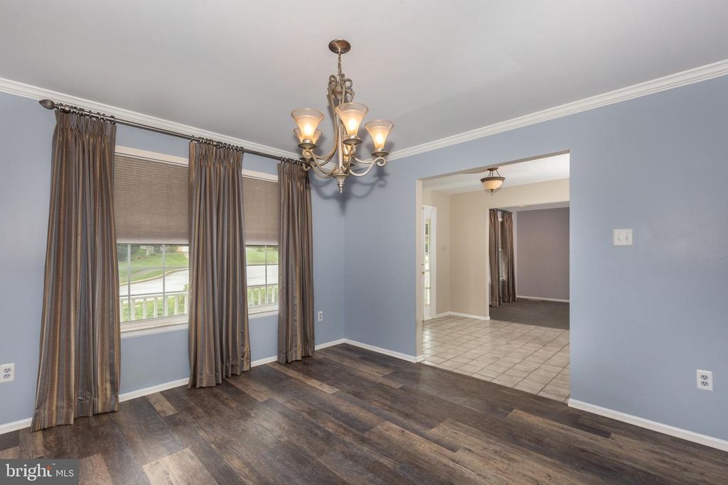 Image 7 of property listing at 17 GOLDEN GRASS CT, Owings Mills, MD 21117