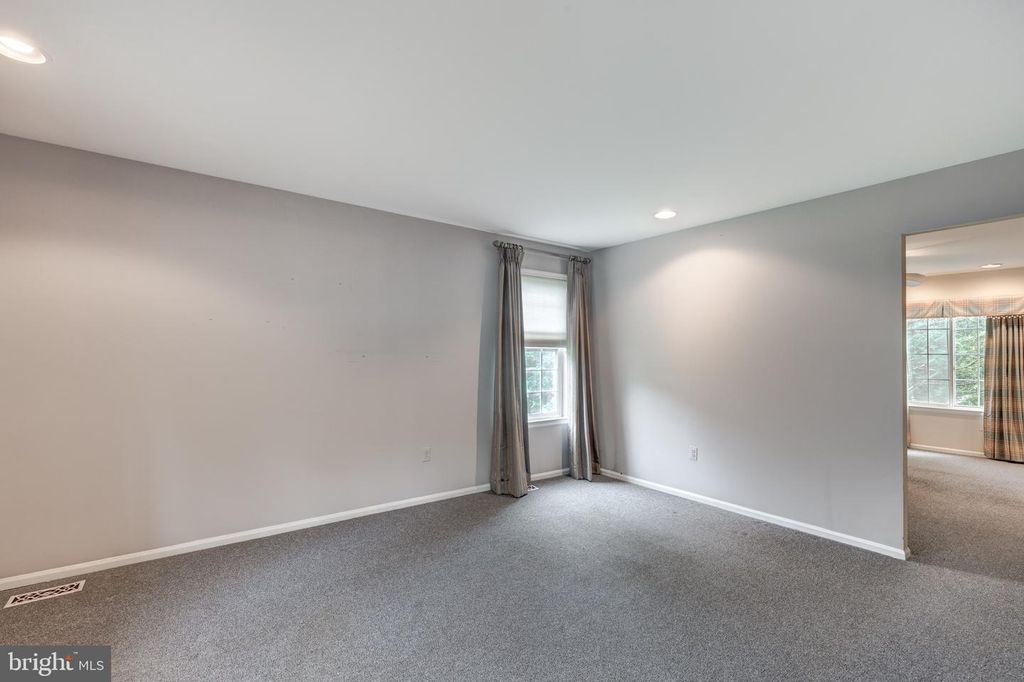 Image 8 of property listing at 17 GOLDEN GRASS CT, Owings Mills, MD 21117