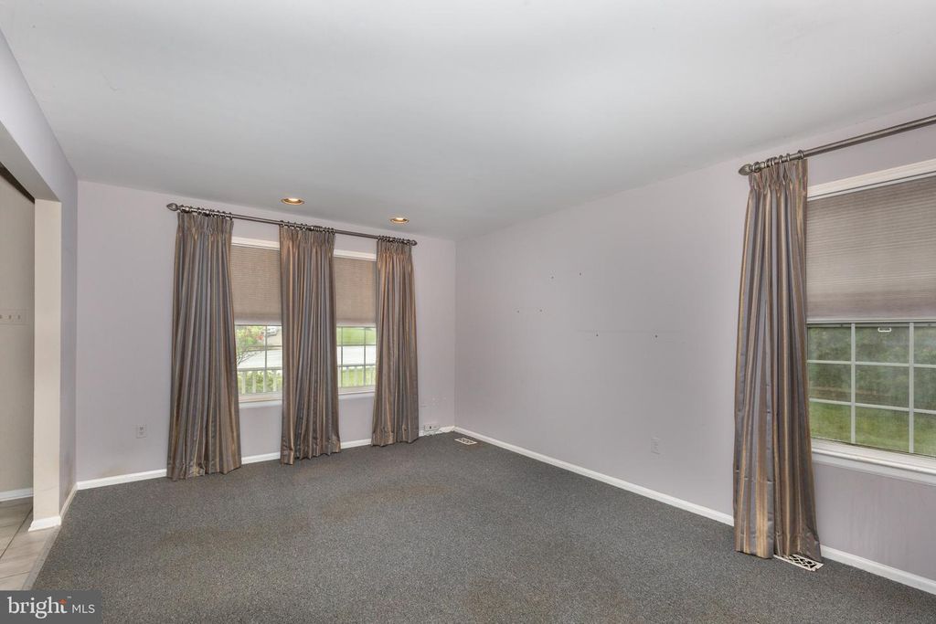 Image 9 of property listing at 17 GOLDEN GRASS CT, Owings Mills, MD 21117