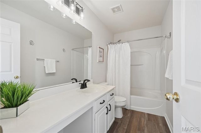 4887 Heritage Heights Circle, Hazelwood, MO 63042