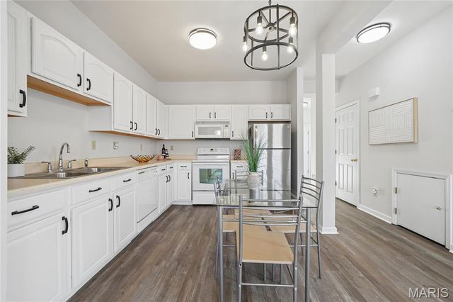 4887 Heritage Heights Circle, Hazelwood, MO 63042