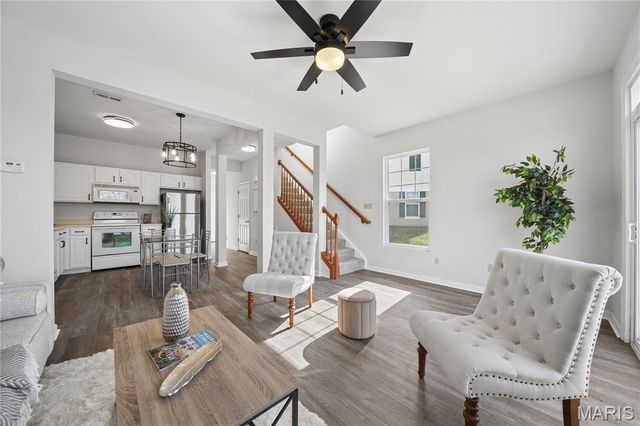 4887 Heritage Heights Circle, Hazelwood, MO 63042