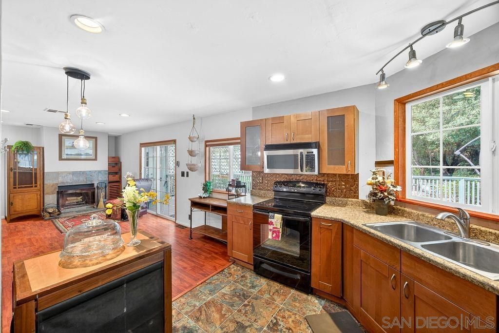 Image 3 of property listing at 8975 Lawrence Welk Dr SPC 451 451, Escondido, CA 92026