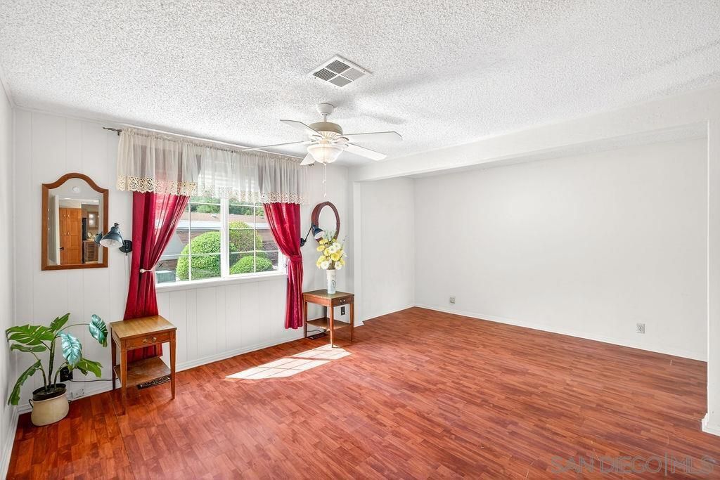 Image 5 of property listing at 8975 Lawrence Welk Dr SPC 451 451, Escondido, CA 92026