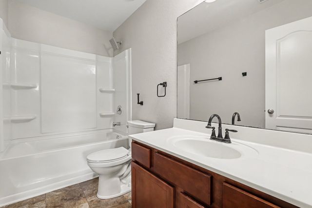 2233 Bee Hive Dr, Columbia, TN 38401