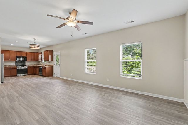 2233 Bee Hive Dr, Columbia, TN 38401