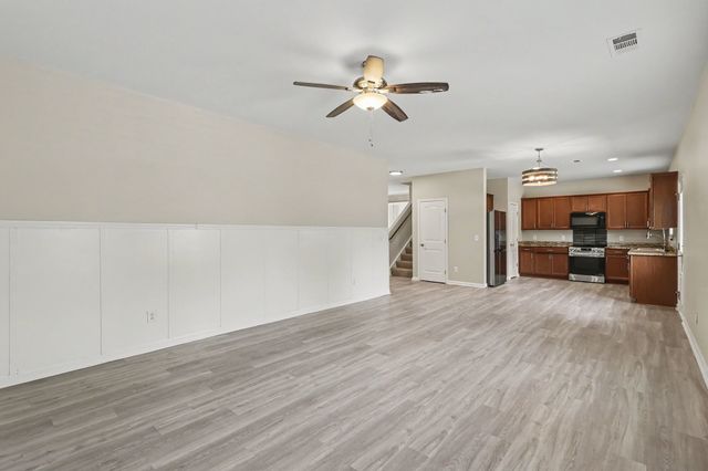 2233 Bee Hive Dr, Columbia, TN 38401