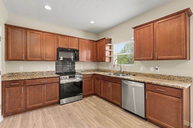 2233 Bee Hive Dr, Columbia, TN 38401