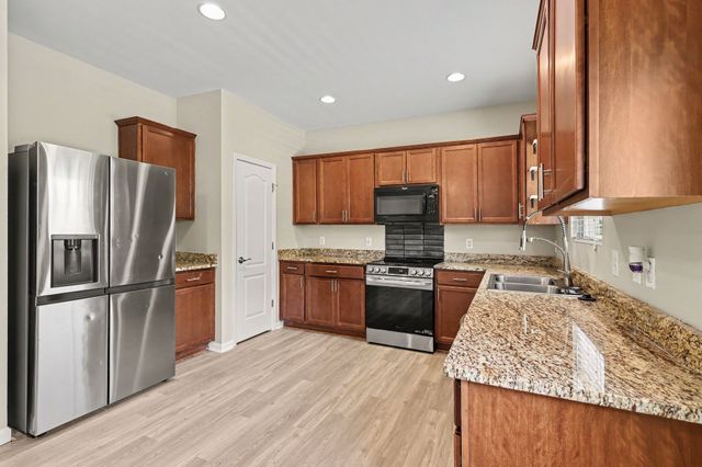 2233 Bee Hive Dr, Columbia, TN 38401