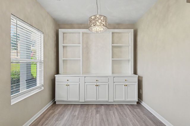 2233 Bee Hive Dr, Columbia, TN 38401