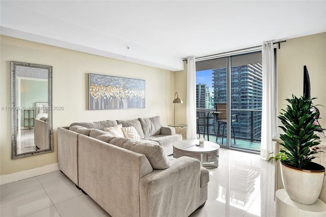 45 SW 9th St 4004, Miami, FL 33130