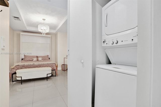 45 SW 9th St 4004, Miami, FL 33130