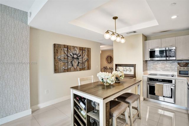 45 SW 9th St 4004, Miami, FL 33130