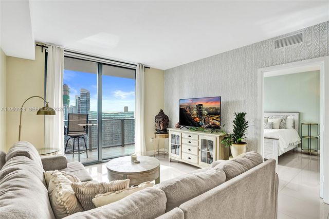 45 SW 9th St 4004, Miami, FL 33130