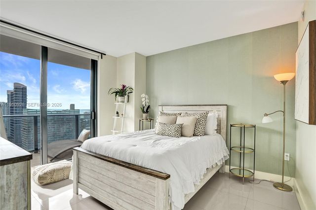 45 SW 9th St 4004, Miami, FL 33130