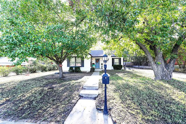 307 Rock Street, Bowie, TX 76230