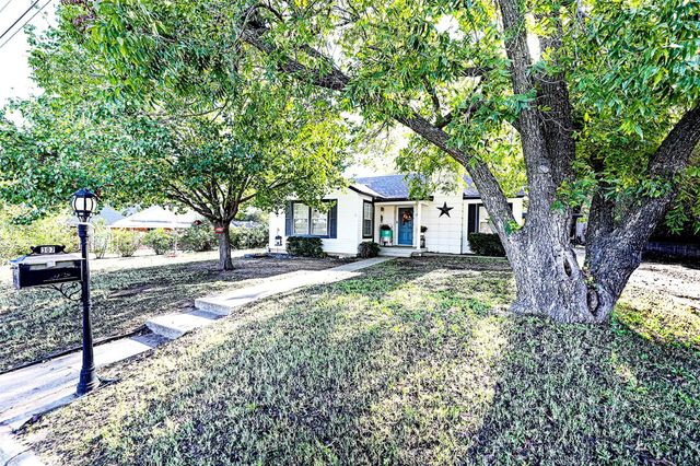 307 Rock Street, Bowie, TX 76230