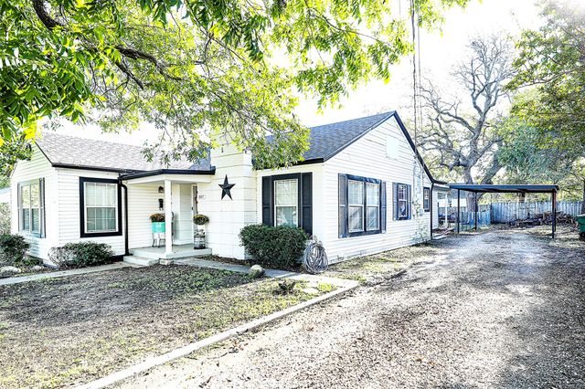 307 Rock Street, Bowie, TX 76230