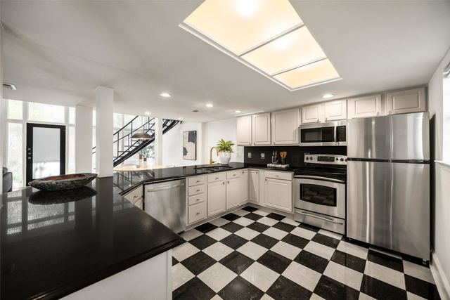 10221 Regal Oaks Drive 10221, Dallas, TX 75230