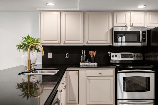 10221 Regal Oaks Drive 10221, Dallas, TX 75230