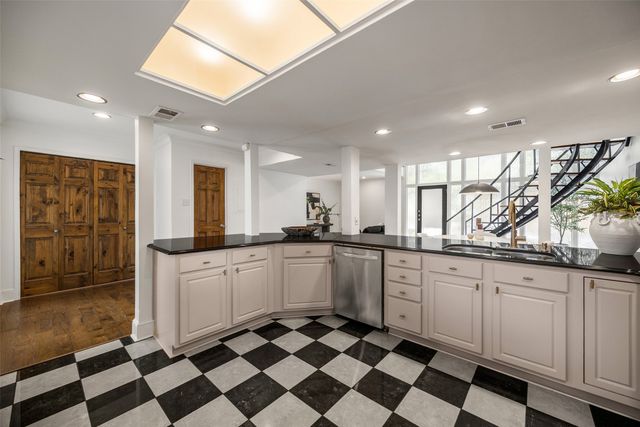 10221 Regal Oaks Drive 10221, Dallas, TX 75230