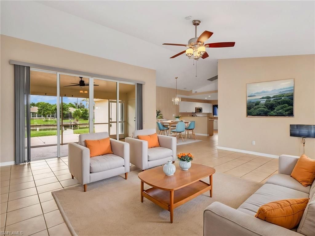 Image 11 of property listing at 323 SE 9th AVE, Cape Coral, FL 33990