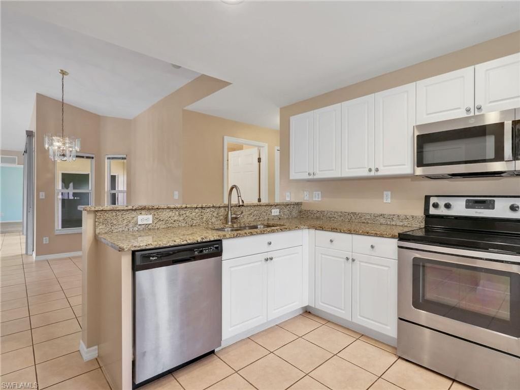 Image 17 of property listing at 323 SE 9th AVE, Cape Coral, FL 33990