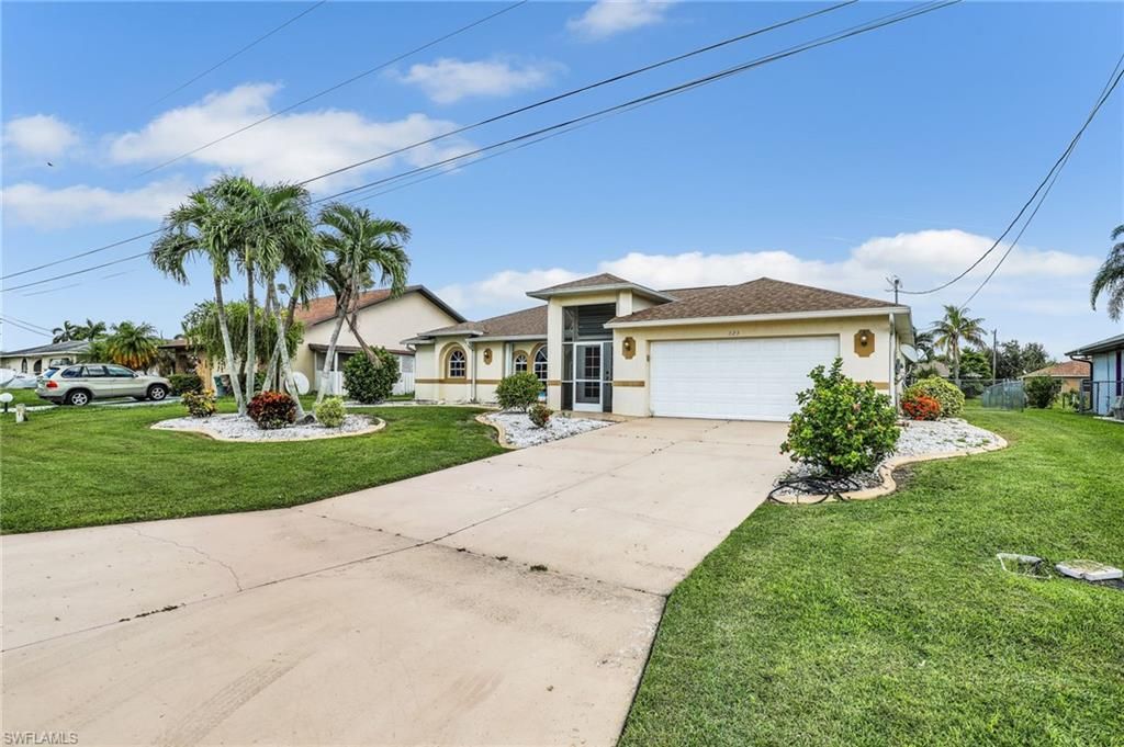 323 SE 9th AVE, CAPE CORAL, FL 33990 — photo 2