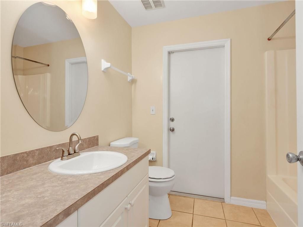 Image 27 of property listing at 323 SE 9th AVE, Cape Coral, FL 33990