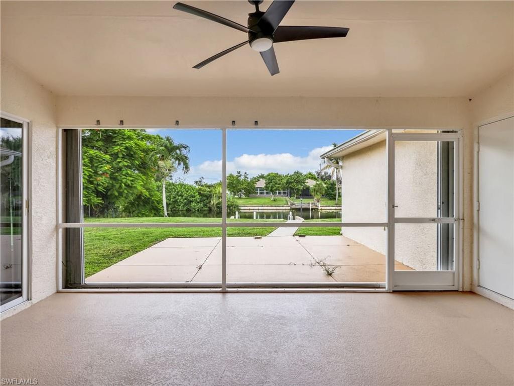 Image 32 of property listing at 323 SE 9th AVE, Cape Coral, FL 33990