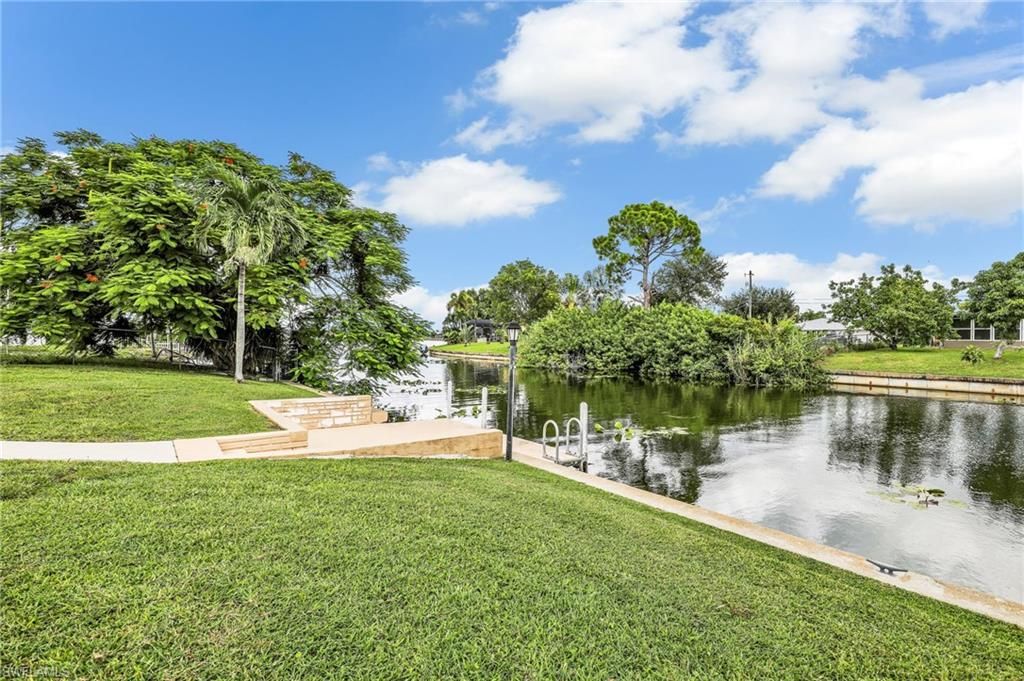 Image 37 of property listing at 323 SE 9th AVE, Cape Coral, FL 33990