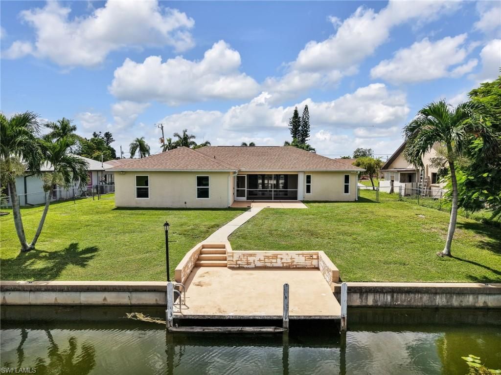 Image 38 of property listing at 323 SE 9th AVE, Cape Coral, FL 33990