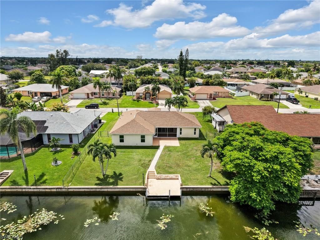 Image 39 of property listing at 323 SE 9th AVE, Cape Coral, FL 33990
