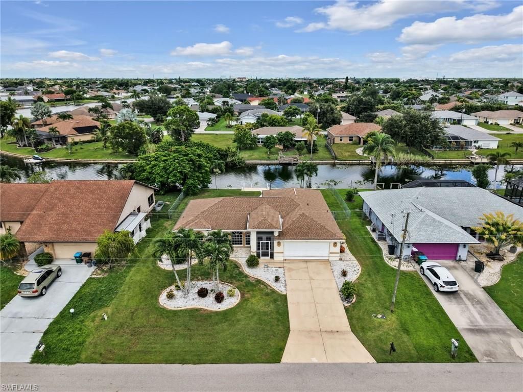323 SE 9th AVE, CAPE CORAL, FL 33990 — photo 4