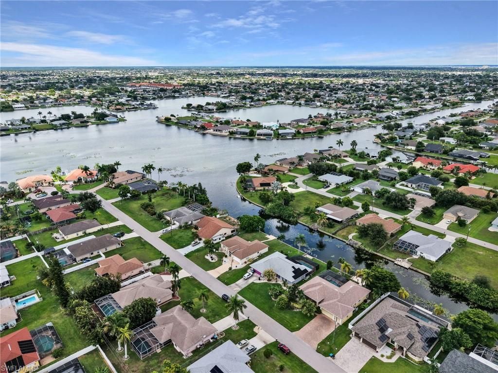 Image 40 of property listing at 323 SE 9th AVE, Cape Coral, FL 33990