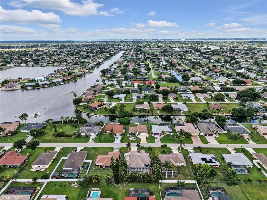 Image 40 of property listing at 323 SE 9th AVE, Cape Coral, FL 33990
