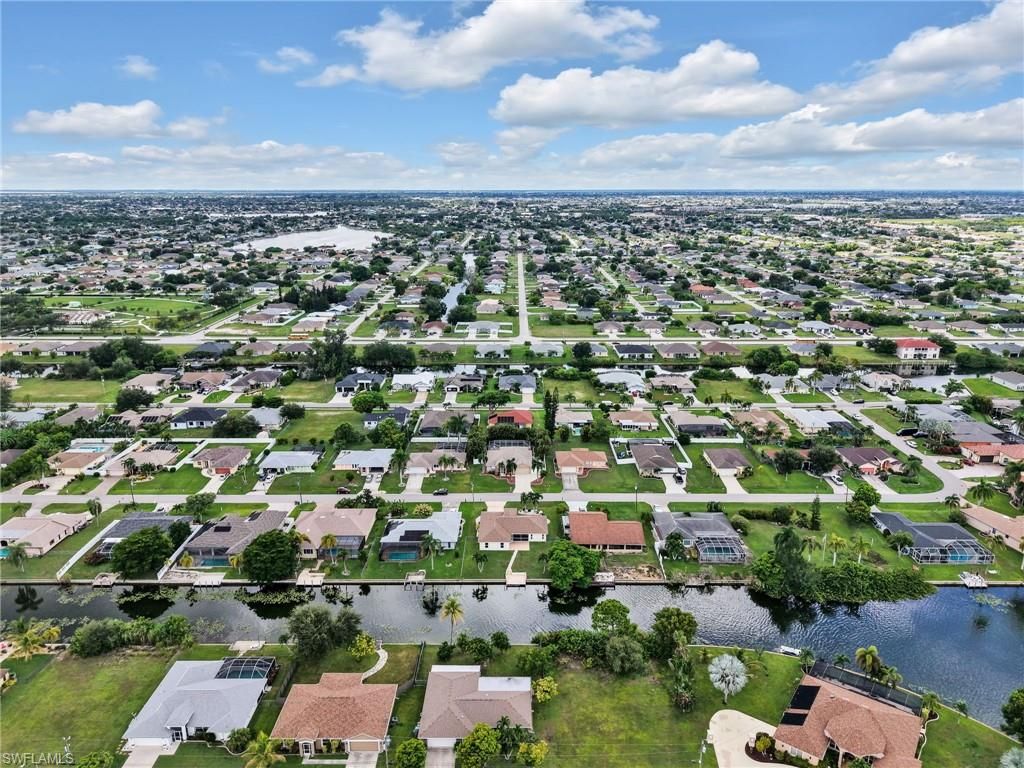 Image 41 of property listing at 323 SE 9th AVE, Cape Coral, FL 33990