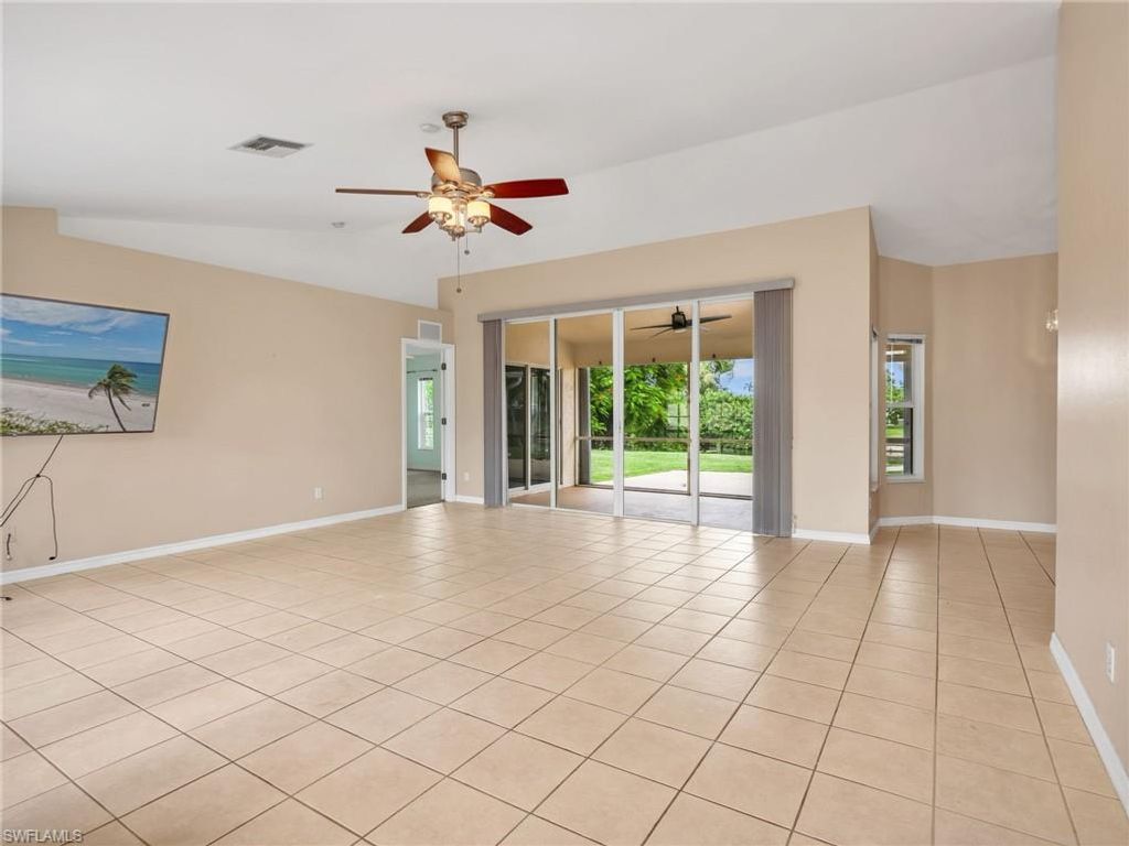 Image 6 of property listing at 323 SE 9th AVE, Cape Coral, FL 33990