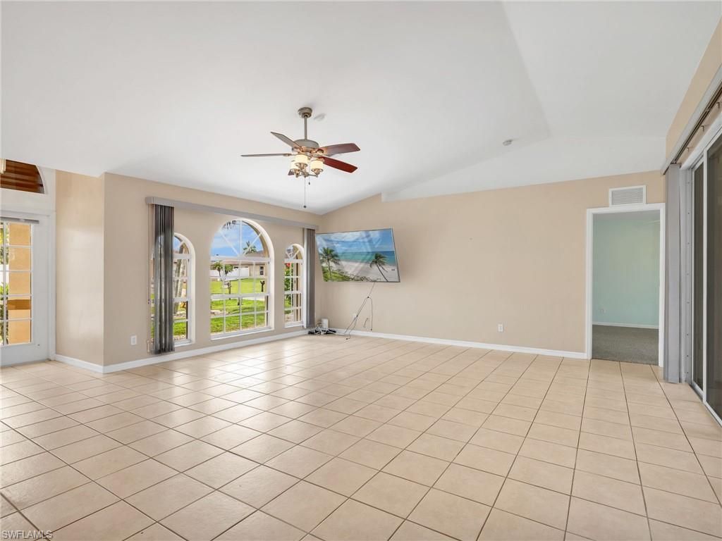 Image 8 of property listing at 323 SE 9th AVE, Cape Coral, FL 33990
