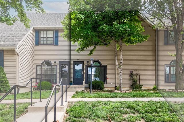140 Stonebridge Lane, Smithville, MO 64089