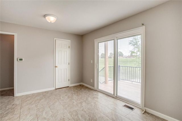 140 Stonebridge Lane, Smithville, MO 64089