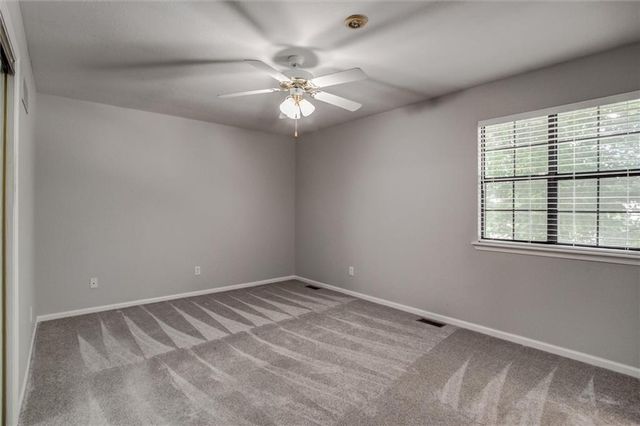 140 Stonebridge Lane, Smithville, MO 64089