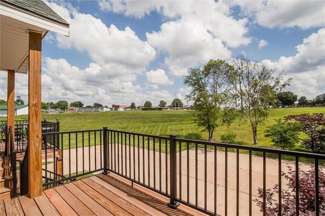 140 Stonebridge Lane, Smithville, MO 64089