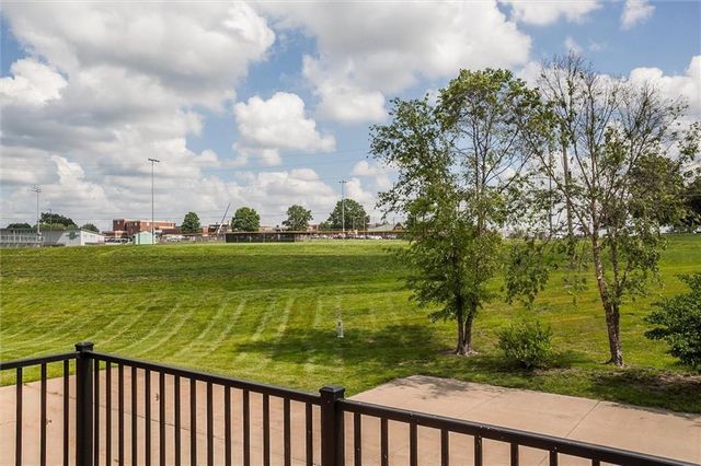 140 Stonebridge Lane, Smithville, MO 64089