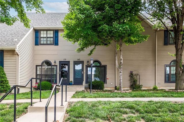 140 Stonebridge Lane, Smithville, MO 64089