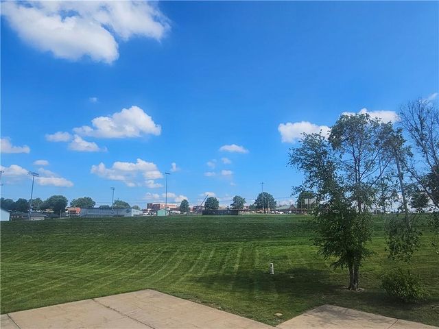 140 Stonebridge Lane, Smithville, MO 64089