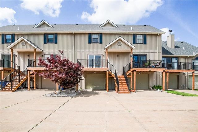 140 Stonebridge Lane, Smithville, MO 64089